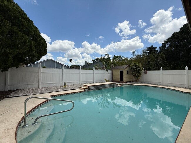 Building Photo - East Orlando Pool Home
