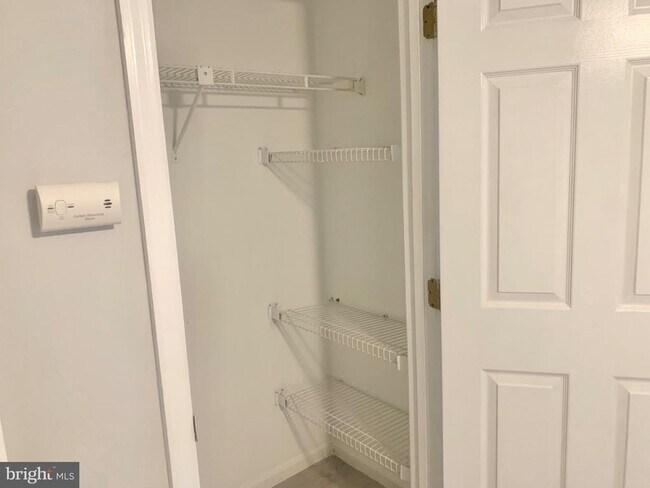 Building Photo - 5 Cranberry Ct