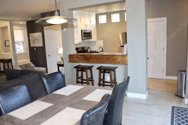 Building Photo - Furnished 2 BR home in Old Mill district