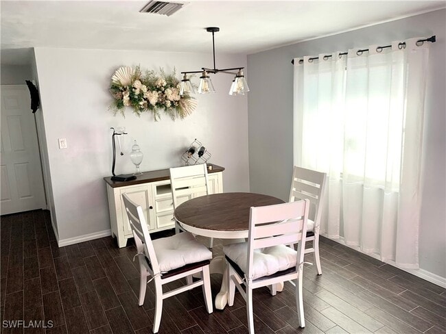 Building Photo - 235 Cypress Way W