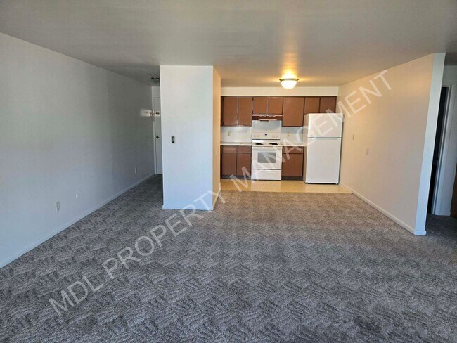 Building Photo - 121 N Woodbridge St