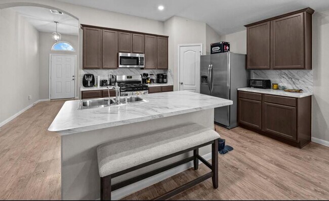 Building Photo - 689 Forest Bend Ln