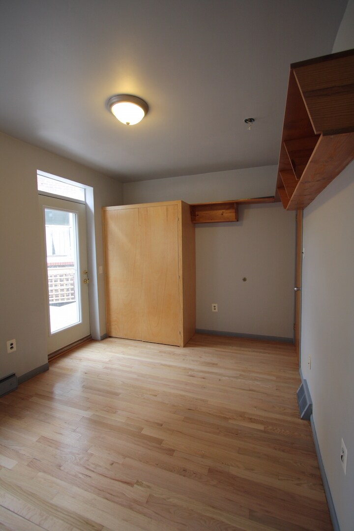 Building Photo - 1164 S Darien St