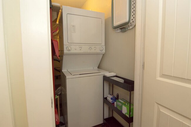 Building Photo - 1924 Cleveland Blvd