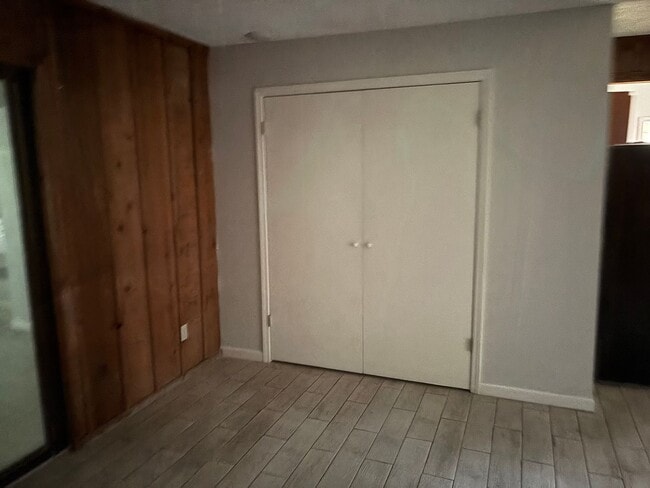 Building Photo - 3 bedroom, 1 bath with covered carport parking