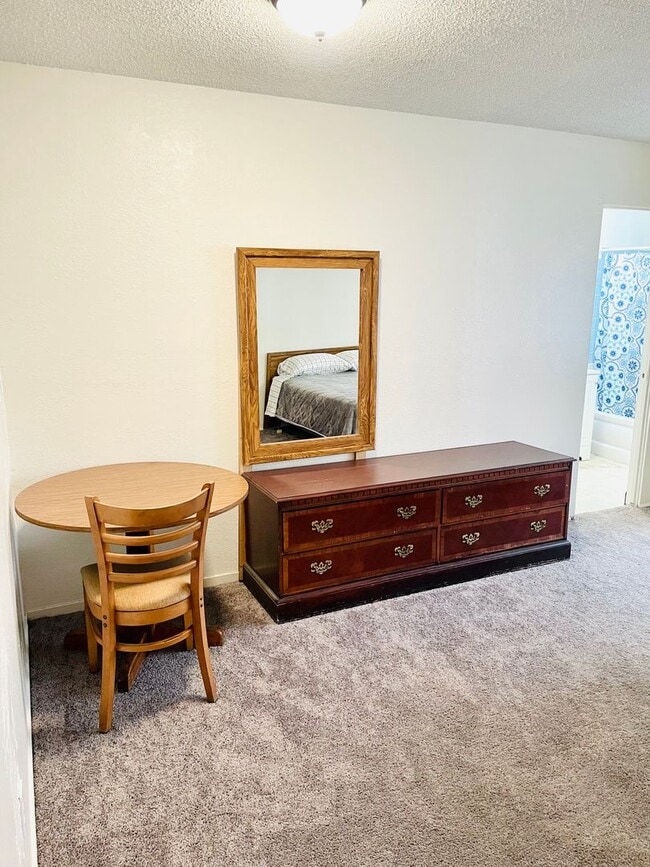 Building Photo - Studio Apartment on Las Vegas Strip - Close to all of the Excitement & More!!