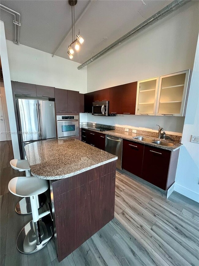 Building Photo - 3029 NE 188th St