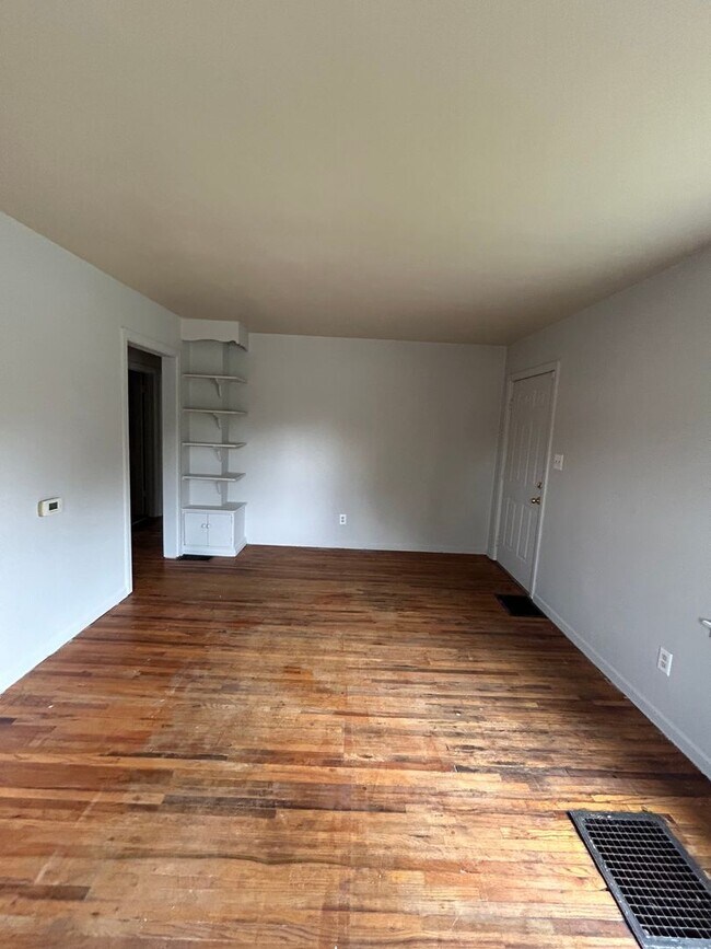 Building Photo - Love this home!