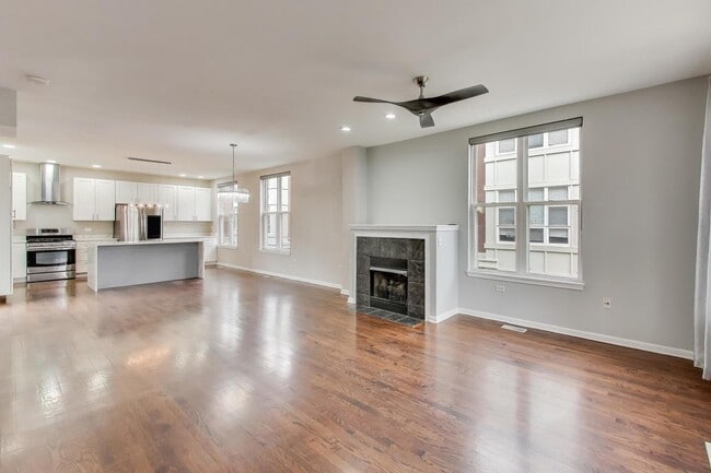 Building Photo - 3238 N Kilbourn Ave