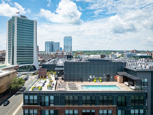 Building Photo - 150 Broad St