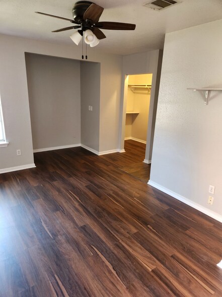 Building Photo - 27 N Circlewood Glen