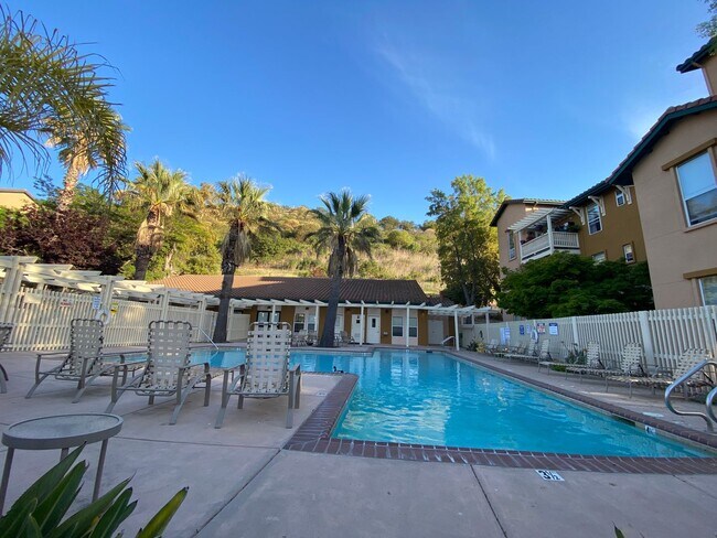 Building Photo - ALMADEN LAKE - Updated townhome with centr...