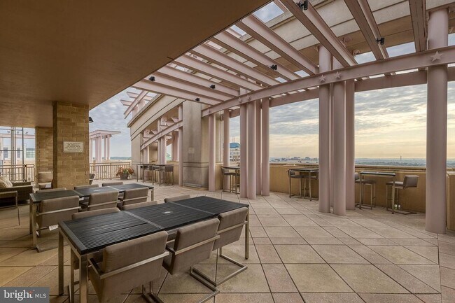 Building Photo - Sun-Drenched 1BR Condo with Rooftop Pool & Parking in Heart of Ballston