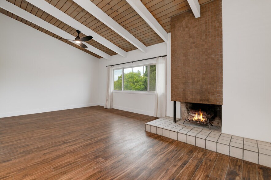 Building Photo - 4373 Loma Riviera Ct
