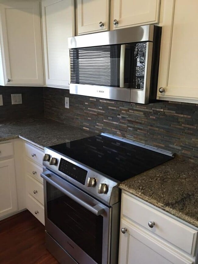 Building Photo - 3-bedroom remodeled in East Mesa