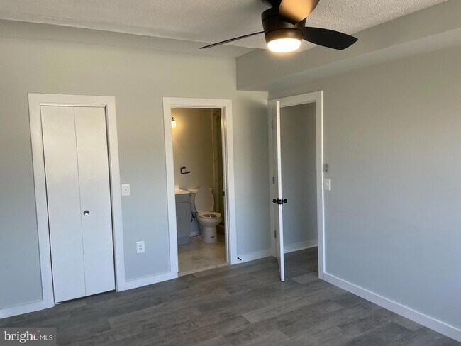 Building Photo - 2214 Deerfern Crescent