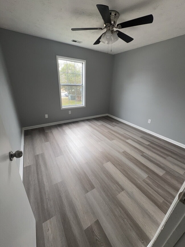 Building Photo - Beautiful 3 Bedroom, 2 Bath Home-3013 Steeple Chase Ct.