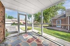 Building Photo - 504 Sharpley Ln