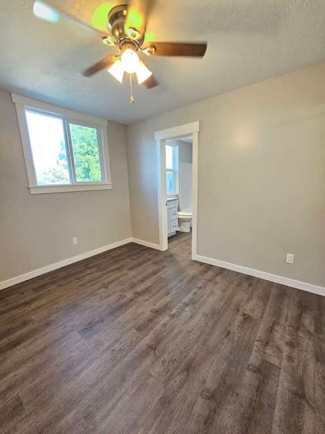 Building Photo - 3 Bedroom Fully Remodeled Home in Downtown...