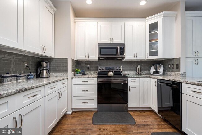 Building Photo - 6326 Dunman Way