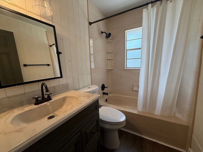 Building Photo - Beautiful Port Orange 4 Bed 2.5 Bath Serene Home Available IMMEDIATELY!