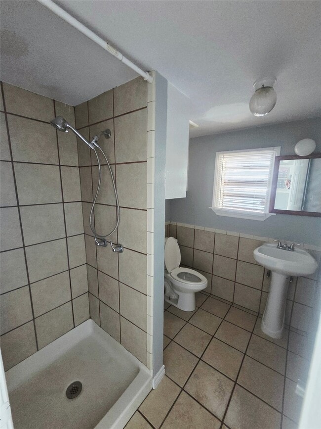 Building Photo - 5403 Ave Q 1/2