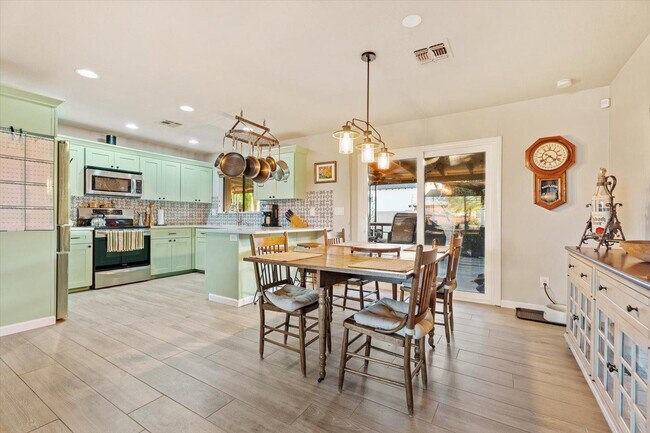 Building Photo - 8543 E Jackrabbit Rd