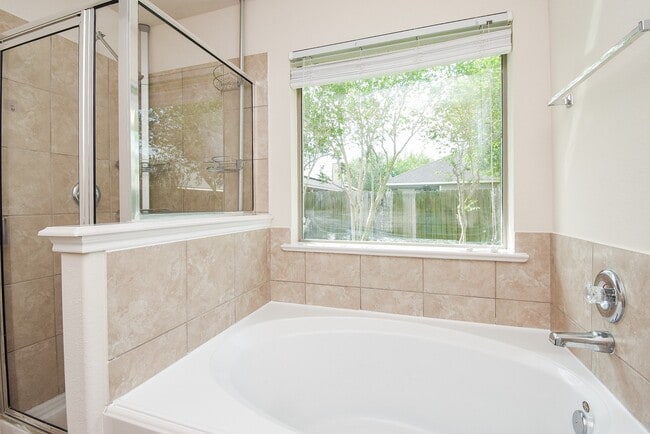 Building Photo - 13014 Southern Creek Dr