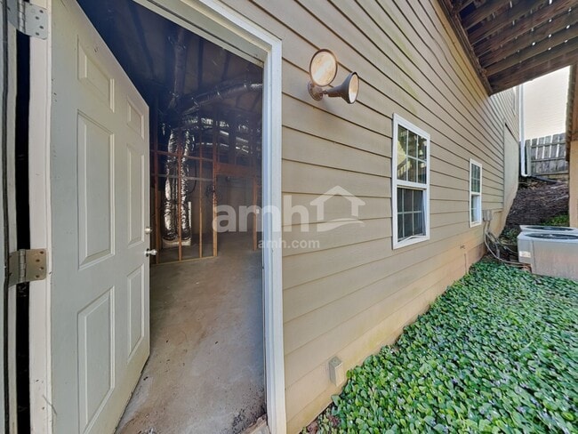 Building Photo - 76 Oak Springs Ln