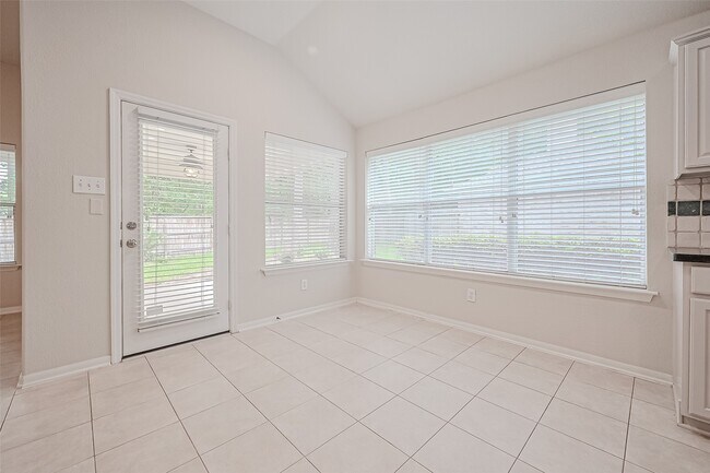Building Photo - 134 E Foxbriar Forest Cir