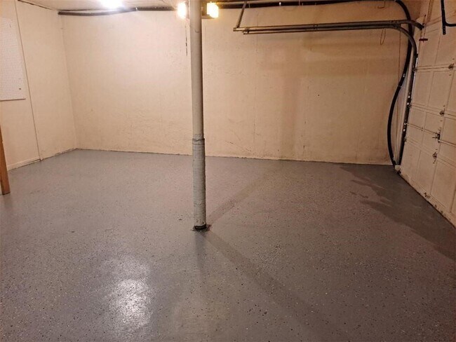 Building Photo - 2431 Coosawattee Dr NE