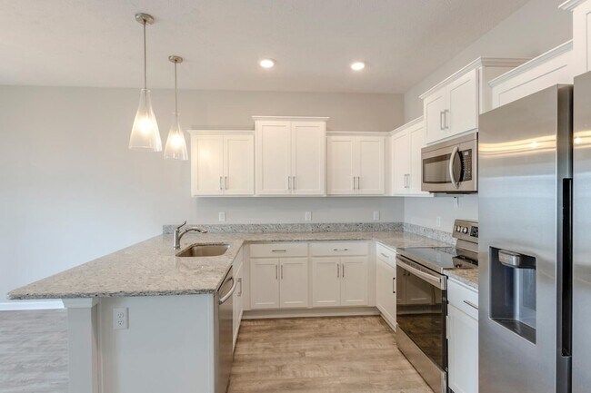 Building Photo - 4327 Doral Dr