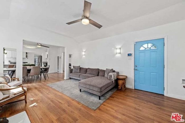 Building Photo - 612 W 105th St