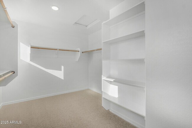 Building Photo - 15138 W Hadley St