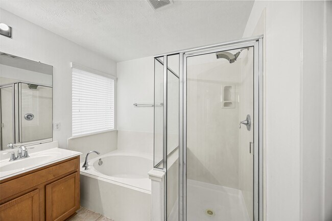 Building Photo - 5427 Stonegate Dr