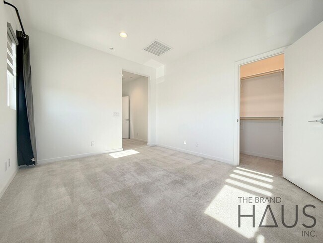 Building Photo - Modern Farmhouse-Style 2Bed 2.5Bath Twenty8 Walk Gated Community