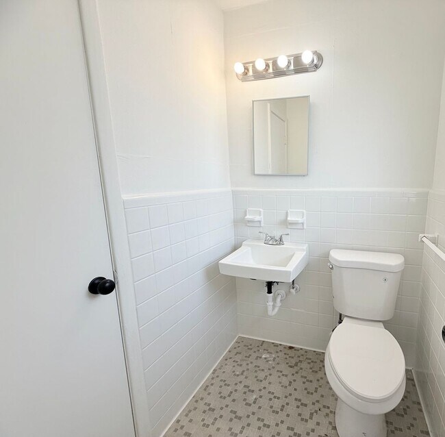 Building Photo - 3-Bedroom Home Near NAS Whiting