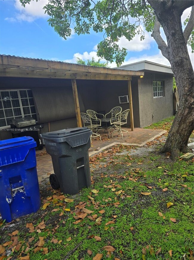 Building Photo - 1700 N 47th Ave