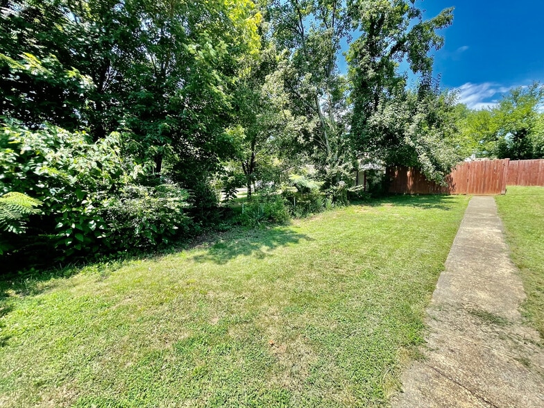 LARGE FENCED IN BACKYARD! - 2413 Memorial Ave SW