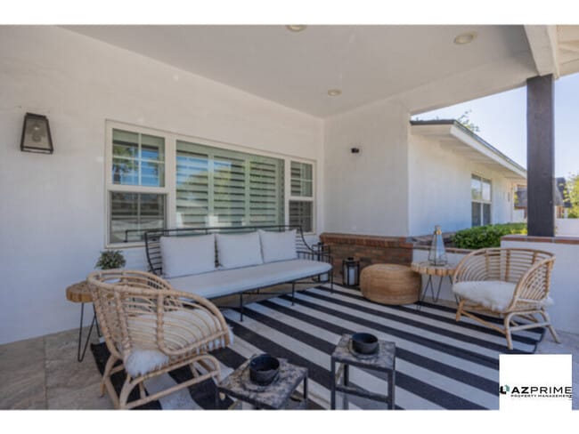 Building Photo - Welcome to this exceptional 4/3 Phoenix ho...