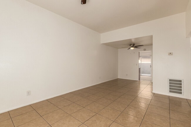 Building Photo - Stadio 3bedroom 2 bathroom