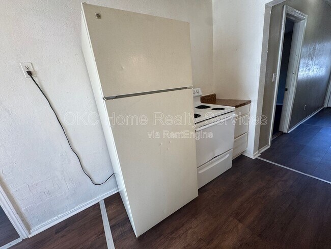 Building Photo - 717 SE 27th St