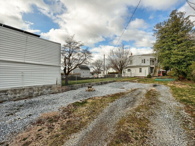 Building Photo - 142 S 29th St