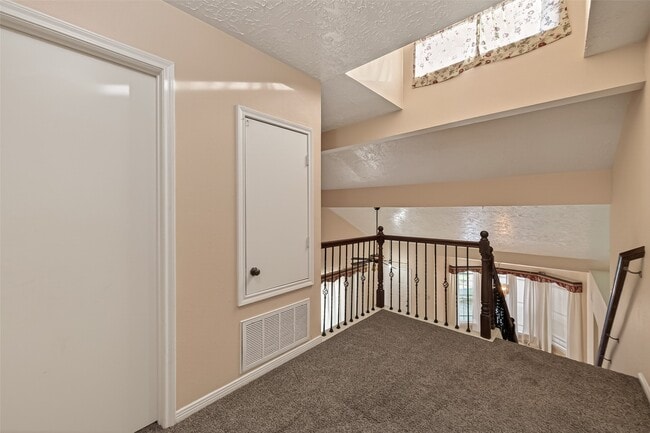 Building Photo - 11866 Plumbrook Dr