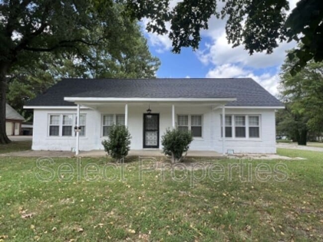 Primary Photo - 1600 W Nettleton Ave
