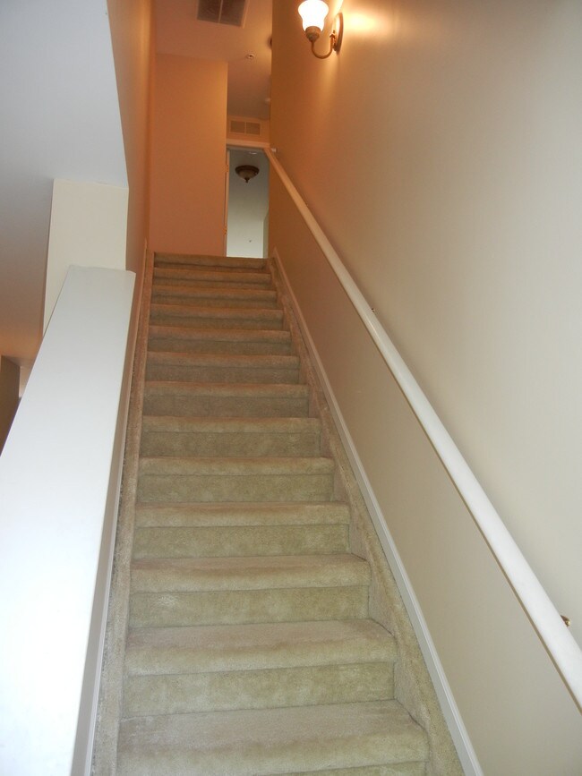 Building Photo - 39471 Springwater Dr