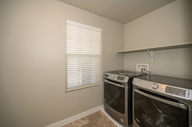 Building Photo - 4088 E Oakland Hills Dr