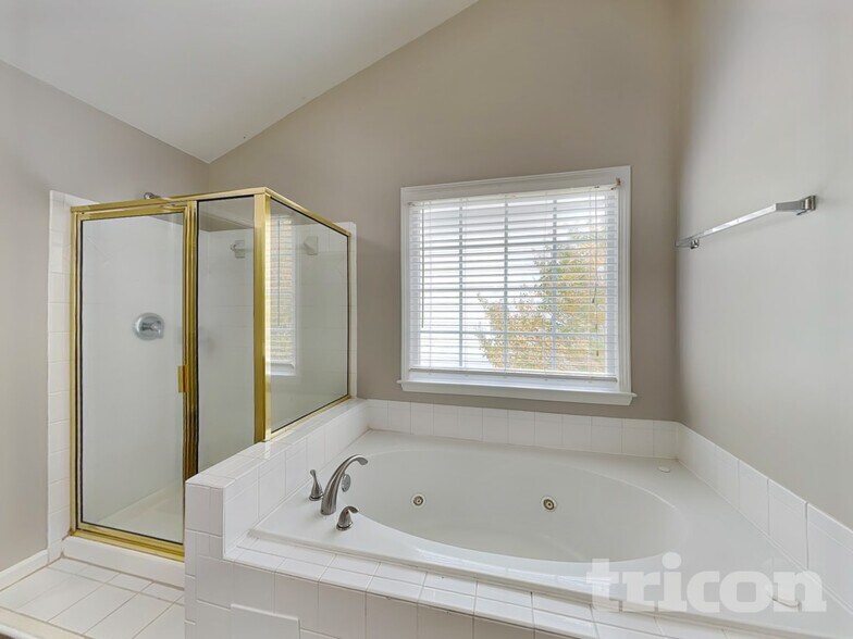 Building Photo - 716 Parkside Dr