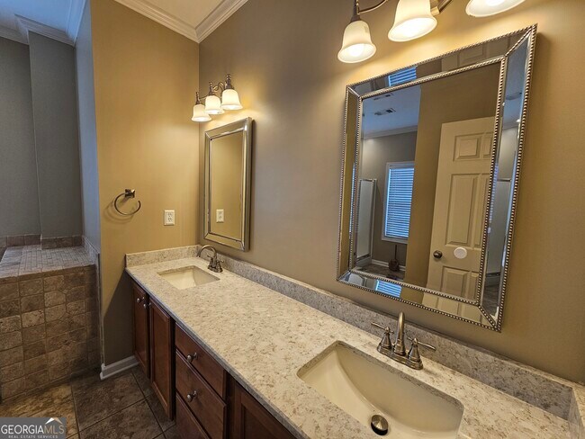 Building Photo - 31 Ridgeview Dr