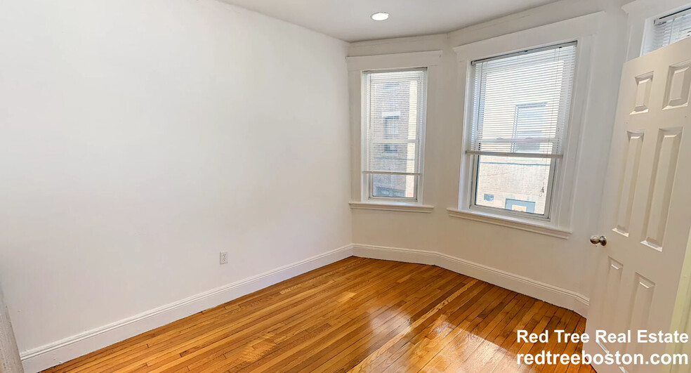 unit 5 - 125 Park Dr